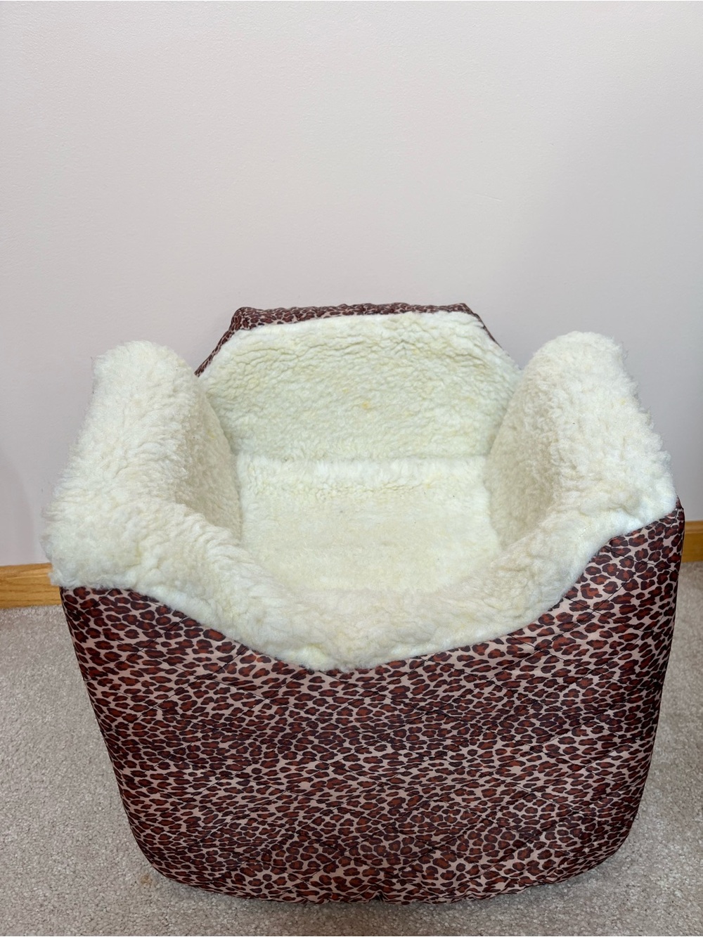 Snoozer Cheetah print Dog car seat medium with safety loop
